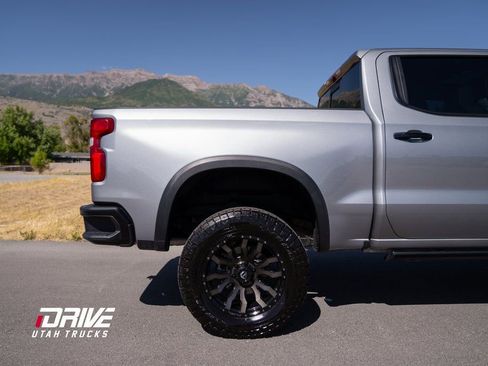 Used 2024 Chevrolet Silverado 1500 ZR2 w/ Technology Package image 12