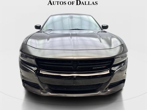 Used 2018 Dodge Charger SXT w/ Blacktop Package RWD image 3