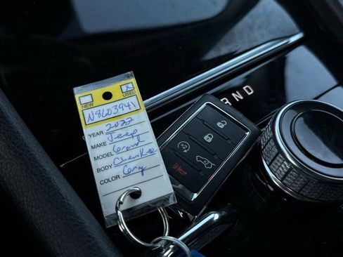 Certified 2022 Jeep Grand Cherokee Limited image 38