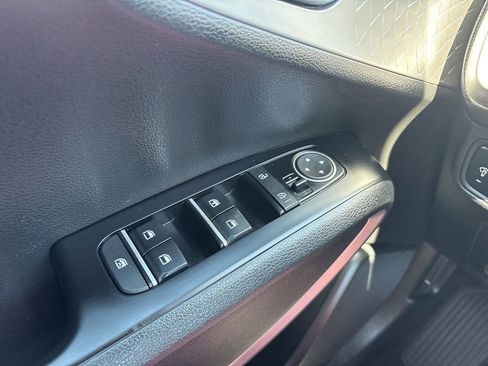 Used 2025 Kia Soul LX w/ LX Technology Package FWD image 13