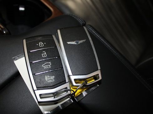 Used 2019 Genesis G90 3.3T Premium image 24