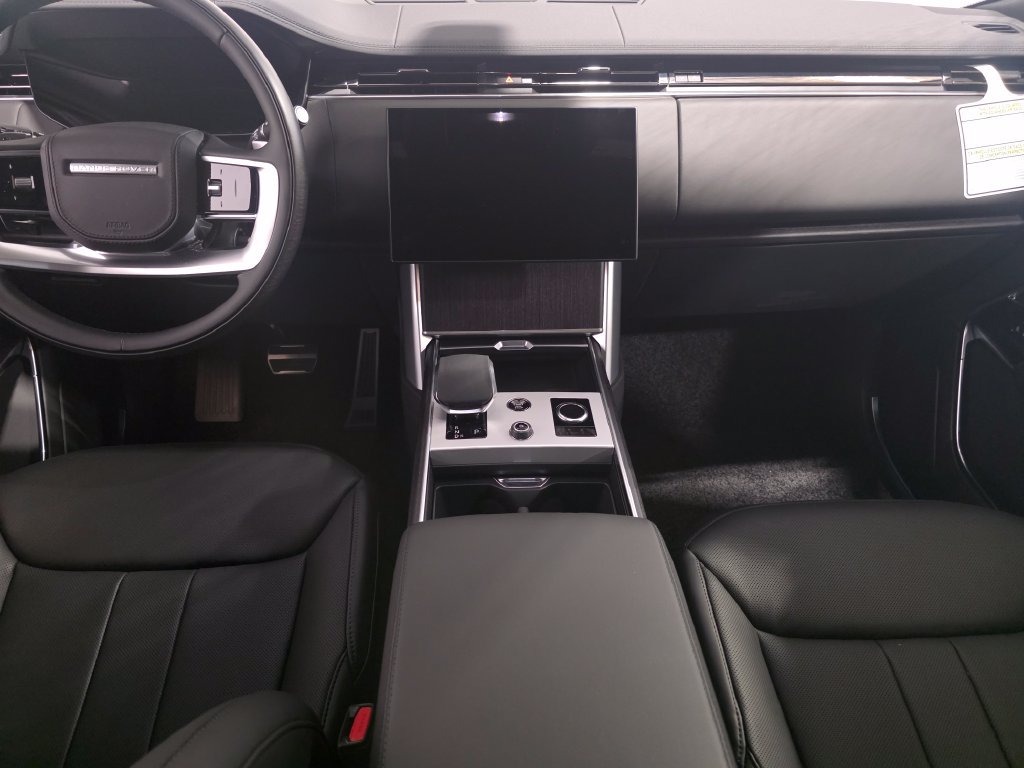 New 2027 Land Rover Range Rover Long Wheelbase SE AWD/4WD image 14