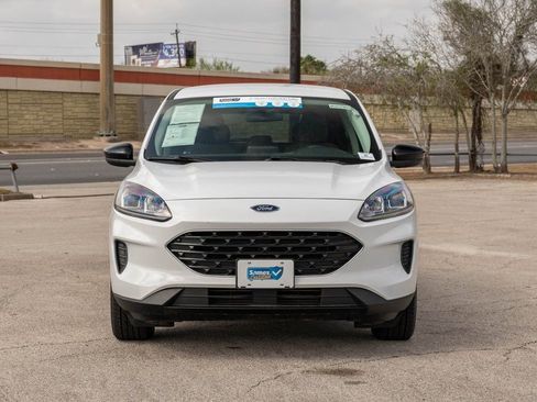 Used 2022 Ford Escape SE w/ SE Sport Appearance Package image 2