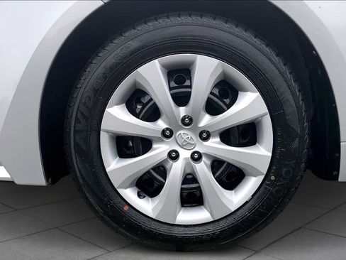Used 2026 Toyota Corolla LE w/ LE Premium Package FWD image 11
