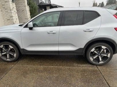 Used 2020 Volvo XC40 T5 Momentum w/ Protection Package Premier