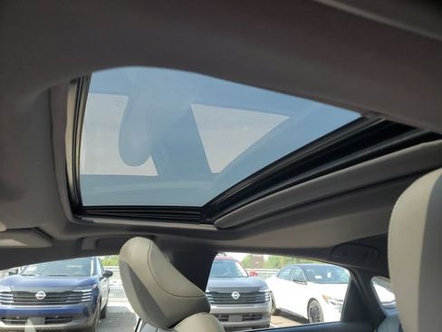 Used 2021 Toyota Avalon XLE w/ Moonroof Package FWD image 17