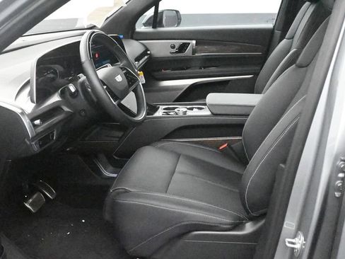 Used 2026 Cadillac Vistiq Luxury w/ LPO, Floor Liner Package AWD/4WD image 10