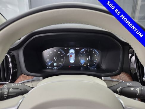 Used 2022 Volvo S60 B5 Momentum image 24