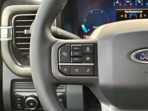 New 2026 Ford F250 Lariat w/ Black Appearance Package AWD/4WD image 9