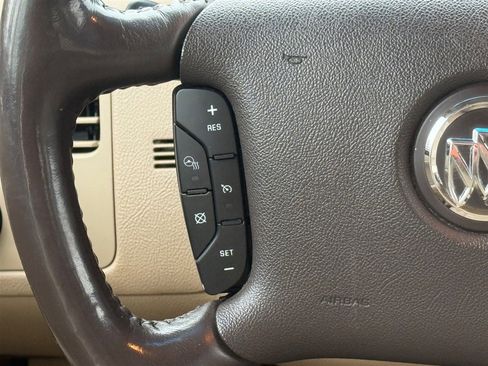 Used 2007 Buick Lucerne CXS image 11