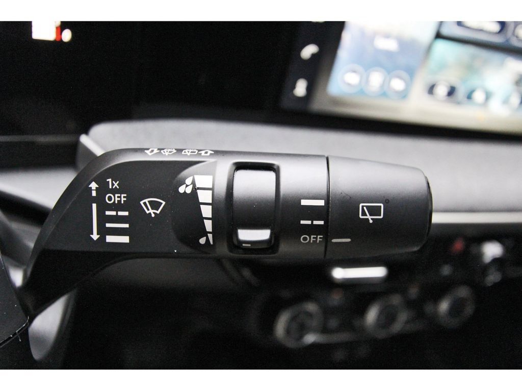 Used 2025 Nissan Kicks SV FWD image 16
