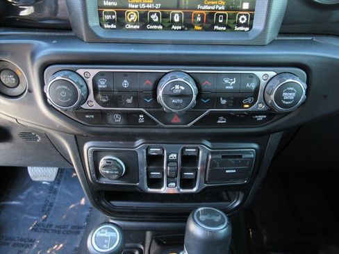 Used 2022 Jeep Wrangler Unlimited Sahara AWD/4WD image 24