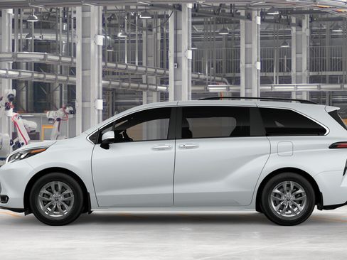 New 2026 Toyota Sienna XLE AWD/4WD image 6