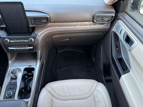 Certified 2020 Ford Explorer Platinum w/ Premium Technology Package AWD/4WD image 28