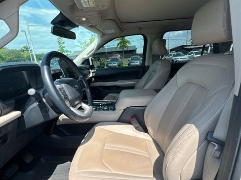 Used 2024 Ford Expedition Limited AWD/4WD image 5