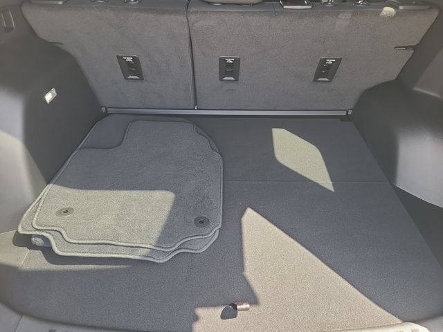 New 2026 Chevrolet Equinox LT w/ Safety and Technology Package FWD image 9