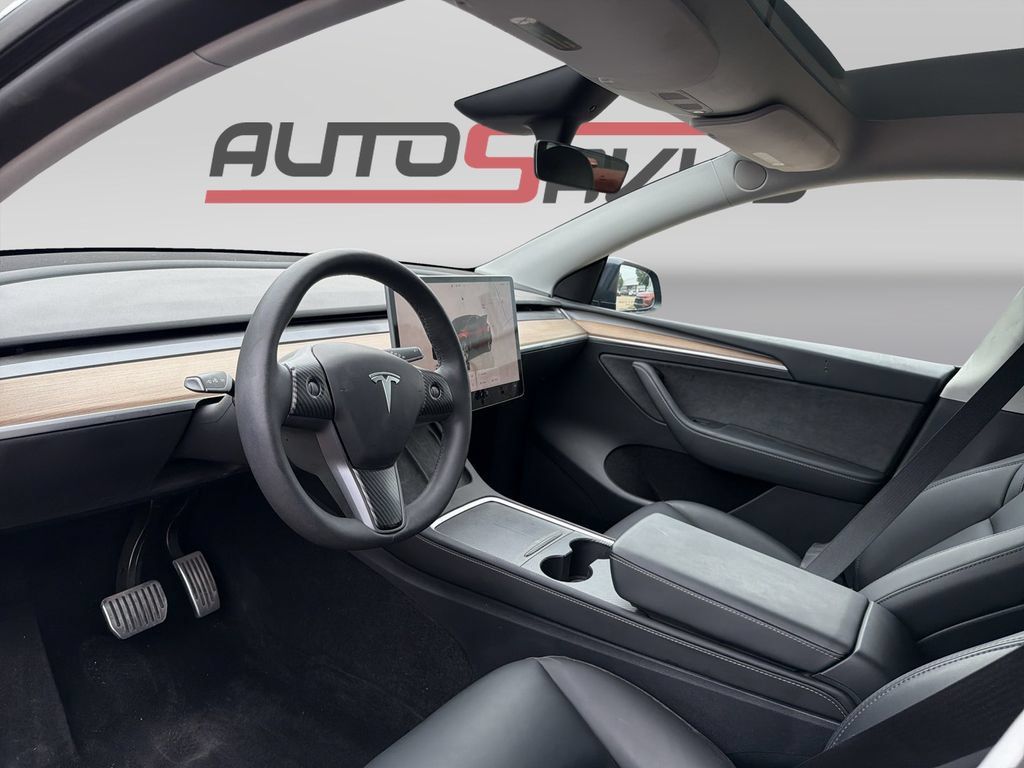 Used 2024 Tesla Model Y 2WD image 10
