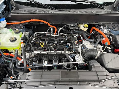 New 2025 Ford Maverick XLT w/ Equipment Group 301A image 21