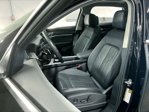 Certified 2024 Audi Q8 e-tron Premium Plus w/ Premium Plus Package AWD/4WD image 27