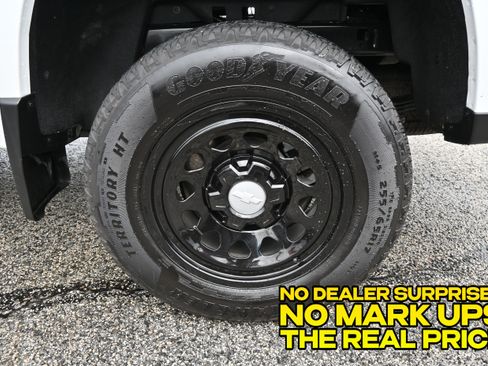 Used 2025 Chevrolet Colorado W/T w/ Advanced Trailering Package RWD image 7