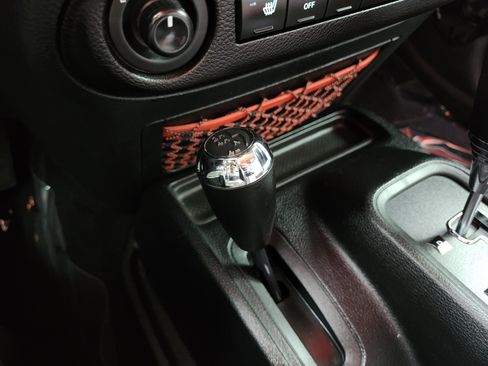 Used 2018 Jeep Wrangler Rubicon AWD/4WD image 7