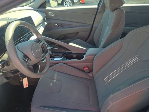 Used 2025 Hyundai Elantra SEL FWD image 8