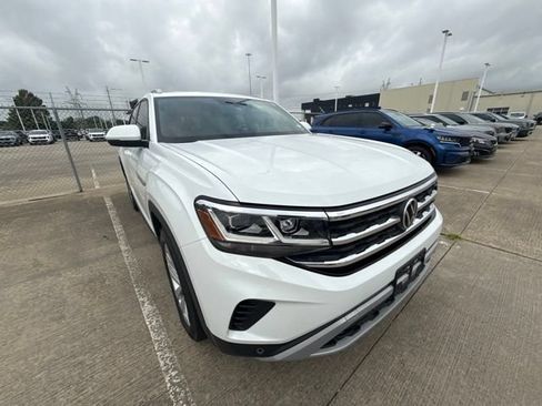 Used 2021 Volkswagen Atlas Cross Sport SE FWD image 3