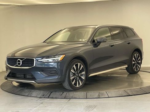 Used 2020 Volvo V60 T5 Cross Country AWD/4WD image 1