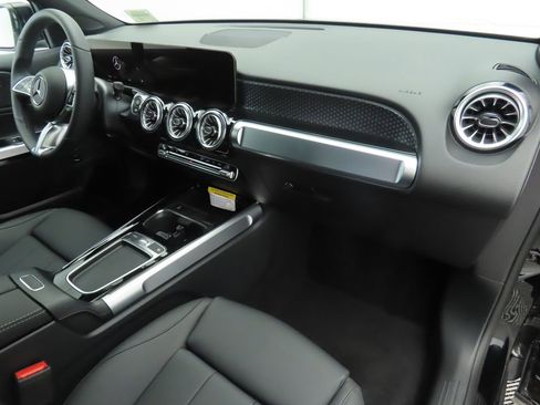 Certified 2025 Mercedes-Benz GLB 250 image 17