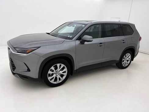 Used 2025 Toyota Grand Highlander AWD image 5