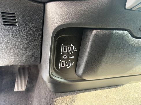 Used 2025 RAM 1500 Laramie AWD/4WD image 37