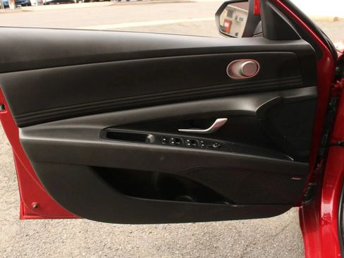 Used 2025 Hyundai Elantra Limited FWD image 14