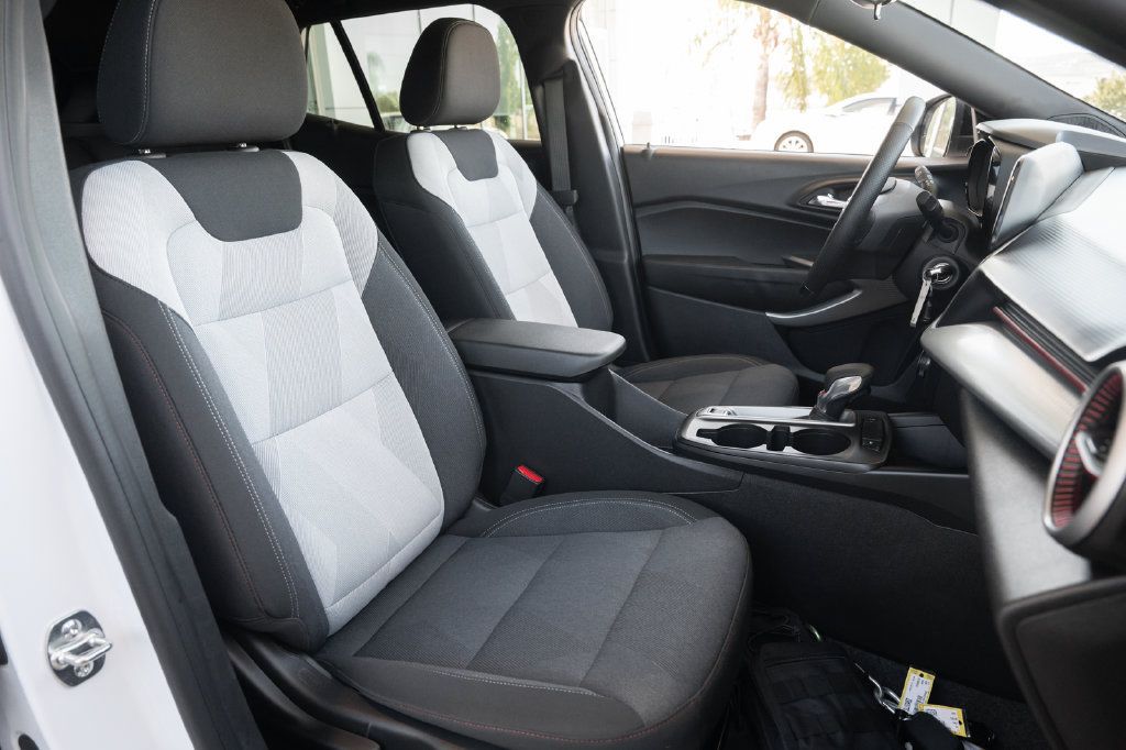 Used 2026 Chevrolet Trax RS w/ Driver Confidence Package FWD image 38