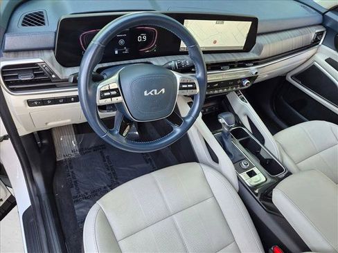 Used 2023 Kia Telluride EX w/ EX Captain's Chair Package FWD image 10