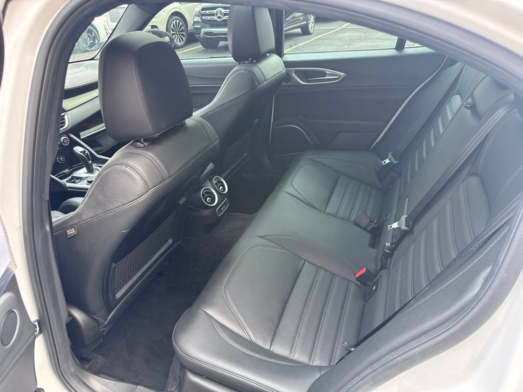 Used 2022 Alfa Romeo Giulia Veloce AWD/4WD image 48