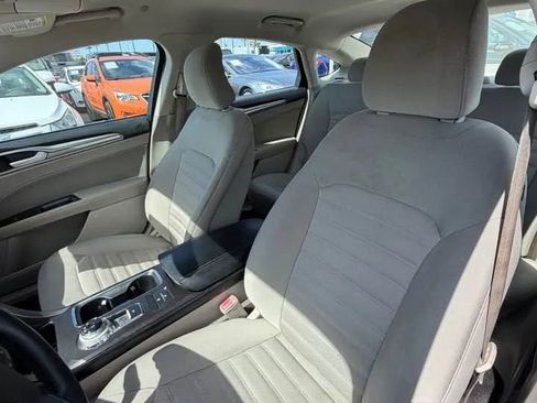 Used 2018 Ford Fusion SE FWD image 6