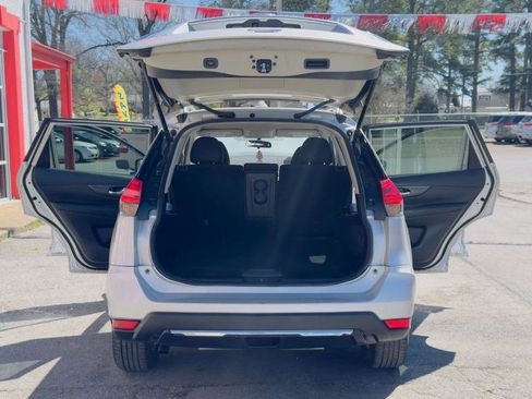 Used 2017 Nissan Rogue SV w/ SV Premium Package image 39