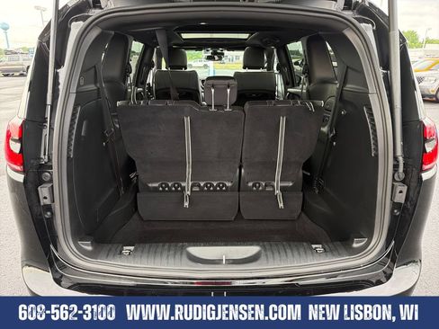 Used 2026 Chrysler Pacifica Limited FWD image 26