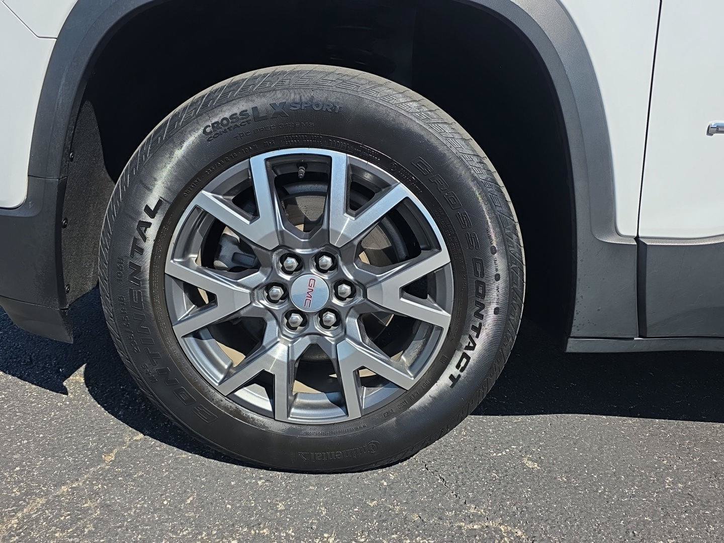 Used 2023 GMC Acadia SLT FWD image 11