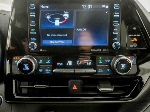 Used 2020 Toyota Highlander XLE image 24