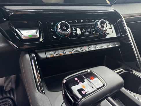 Used 2023 GMC Sierra 1500 AT4 image 23