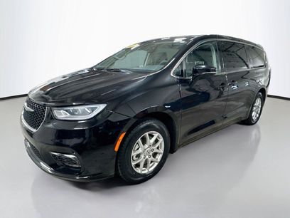 Used 2024 Chrysler Pacifica Touring-L
