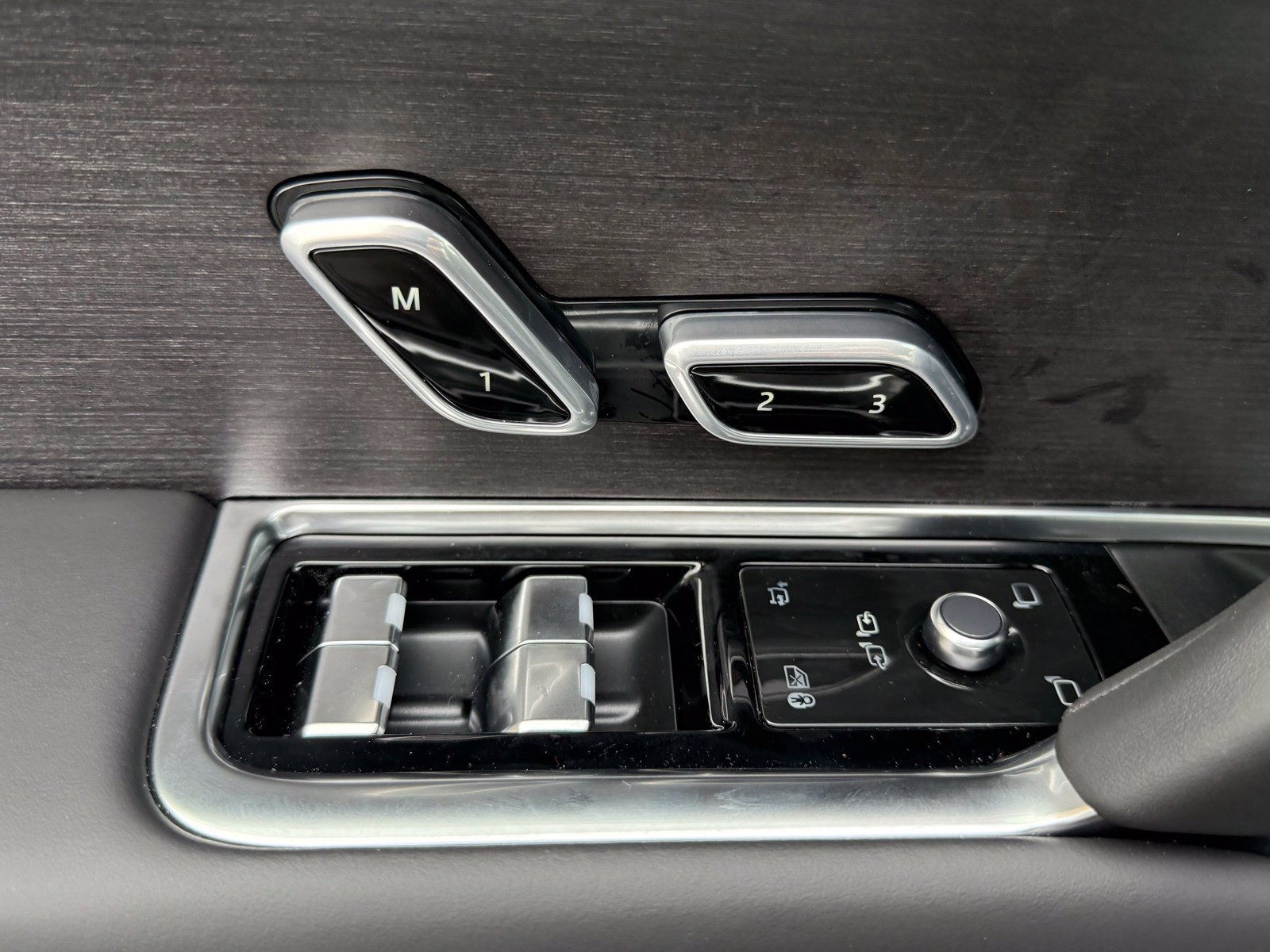 New 2025 Land Rover Range Rover SE AWD/4WD image 16