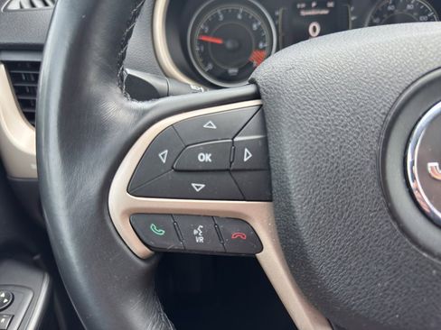 Used 2015 Jeep Cherokee Latitude AWD/4WD image 25