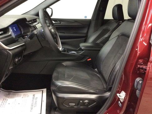 Used 2024 Jeep Grand Cherokee Altitude image 15