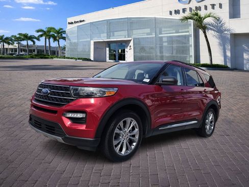 Used 2023 Ford Explorer XLT w/ Equipment Group 202A image 3