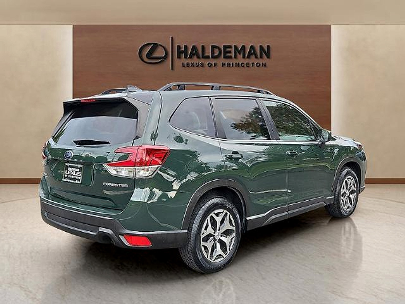 Used 2024 Subaru Forester Premium AWD/4WD image 6