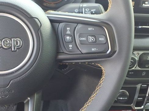Used 2024 Jeep Gladiator Sport AWD/4WD image 18