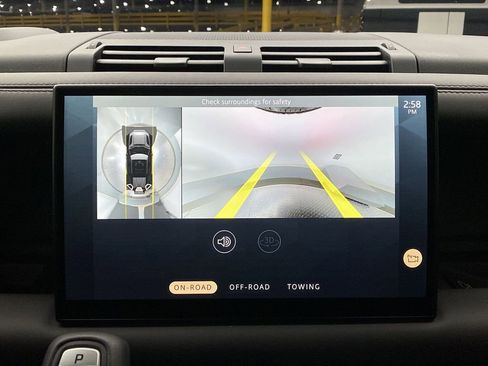 Used 2023 Land Rover Defender 90 X-Dynamic SE image 13