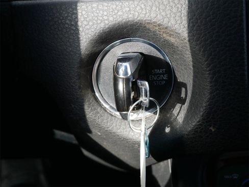 Used 2013 Volkswagen Touareg VR6 image 21